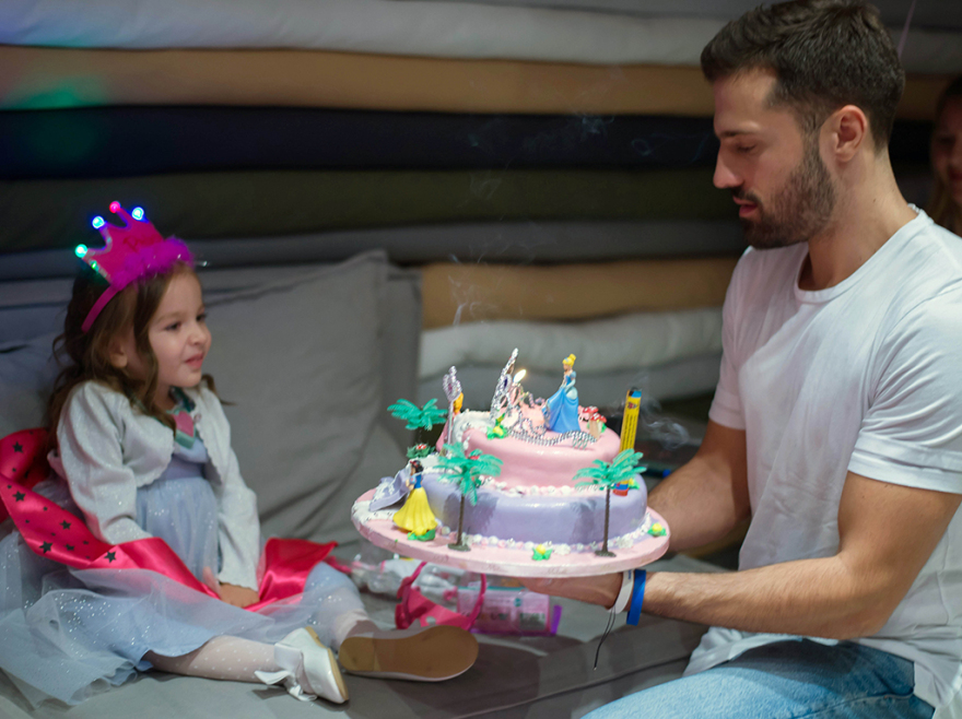 Ο Κωνσταντίνος Αργυρός εκπλήρωσε την ευχή της 4χρονης Θεώνης