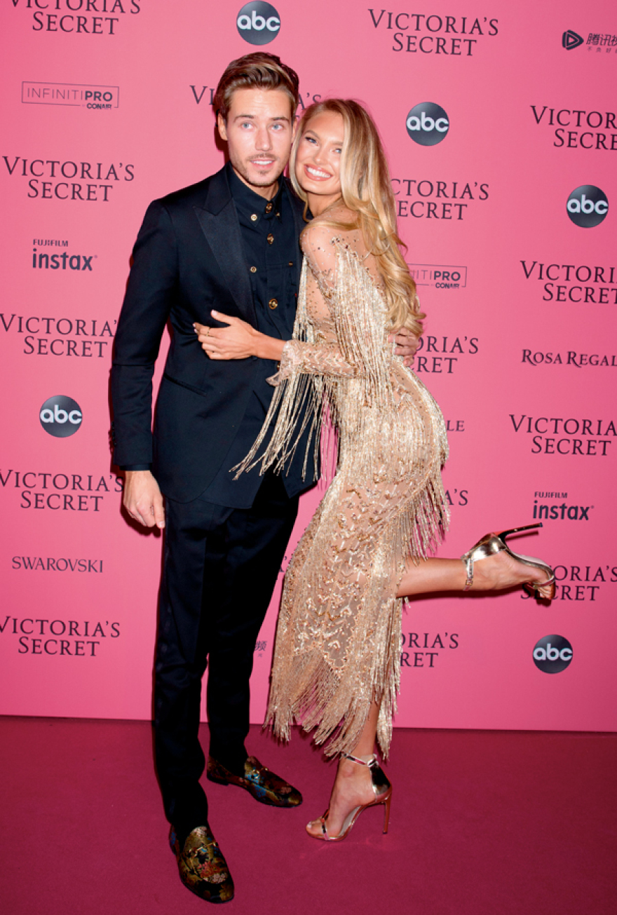 Victoria's Secret 2018: To Gala βρέθηκε στα παρασκήνια με τα super models 