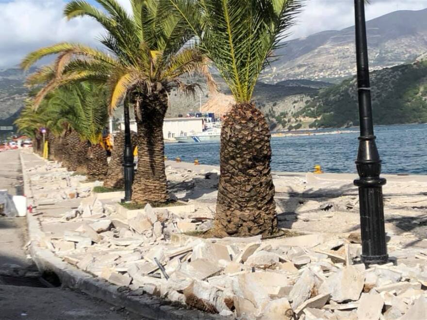 Αργοστόλι: Ξήλωσε τελικά το γουλόστρωτo ο δήμαρχος Κεφαλονιάς