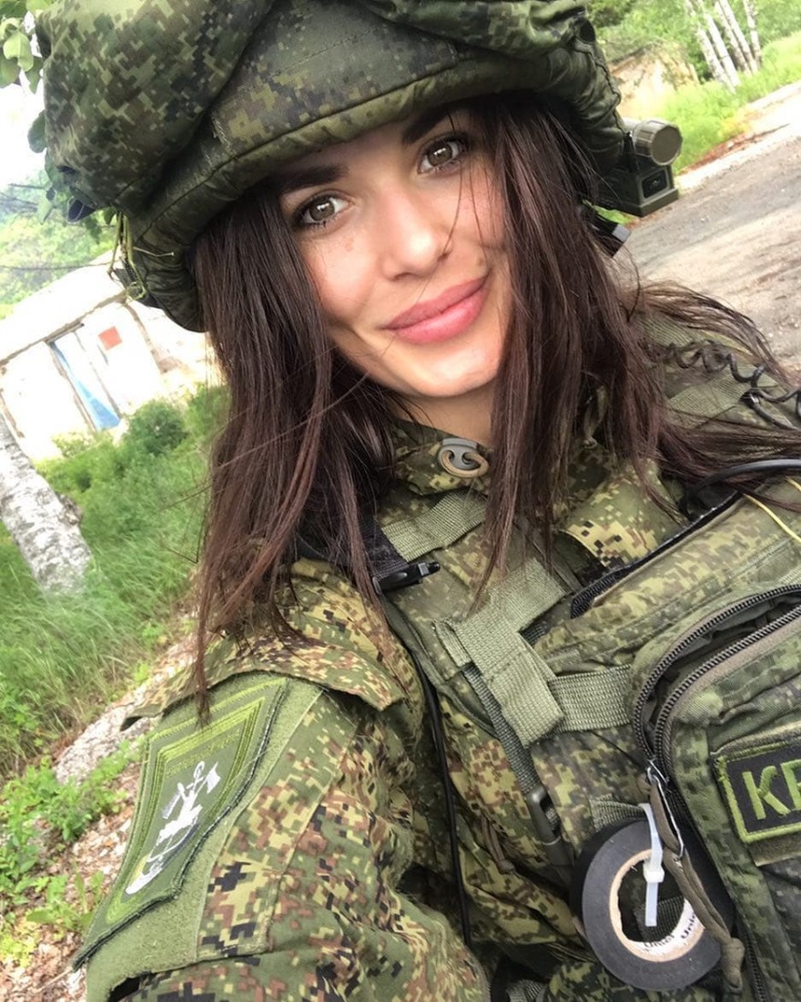 Φωτογραφίες: Οι Ρωσίδες λατρεύουν το «χακί» -  «Ντελίριο» για μία... θέση ελεύθερου σκοπευτή 