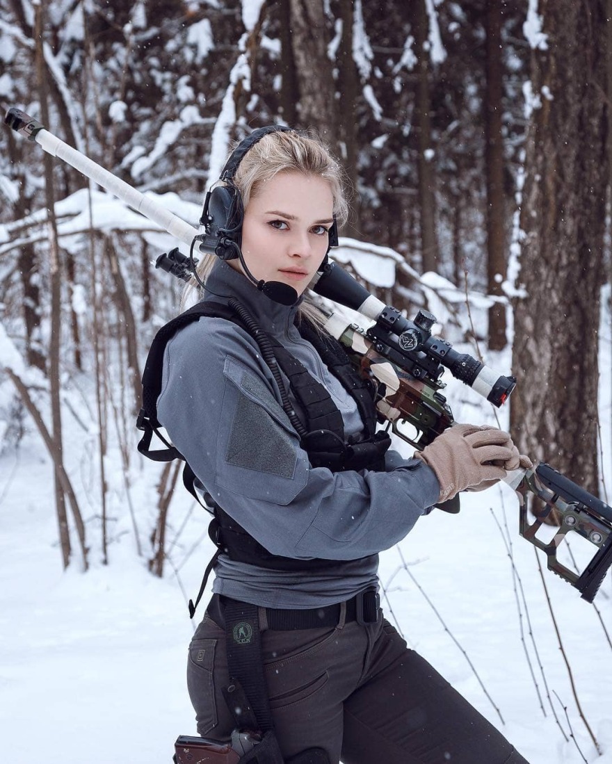 Φωτογραφίες: Οι Ρωσίδες λατρεύουν το «χακί» -  «Ντελίριο» για μία... θέση ελεύθερου σκοπευτή 