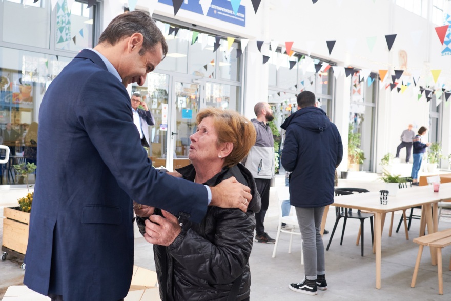 Ο Κυριάκος Μητσοτάκης στο εμπορικό κέντρο και τη Δημοτική Αγορά της Κυψέλης