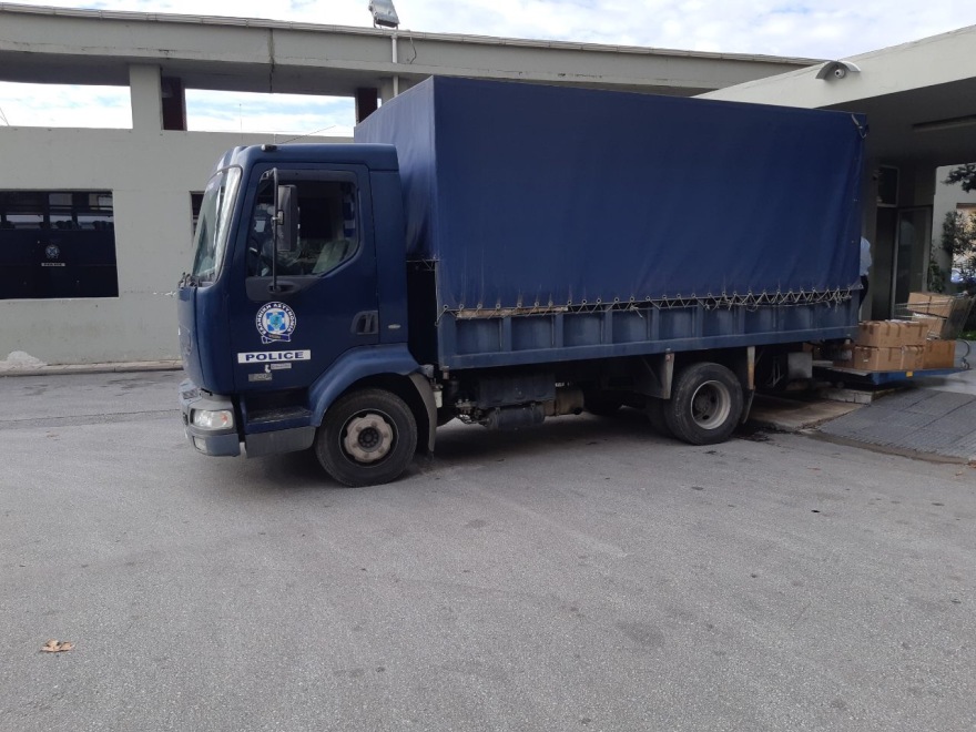 Μαζεύουν άρον άρον με φορτηγά τα ημερολόγια της ΕΛΑΣ με «Μακεδονία» και «Βόρεια Κύπρο»