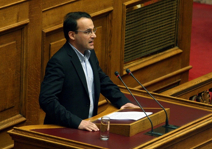 Στη Βουλή η υπόθεση των 72 οικογενειών στη Νέα Μάκρη που η Εκκλησία διεκδικεί την περιουσία τους