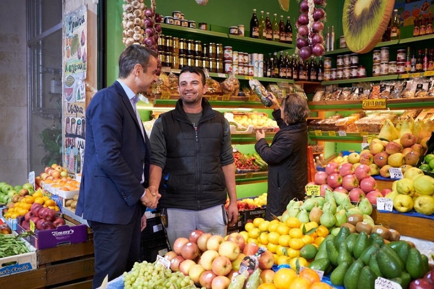 Ο Κυριάκος Μητσοτάκης στο εμπορικό κέντρο και τη Δημοτική Αγορά της Κυψέλης