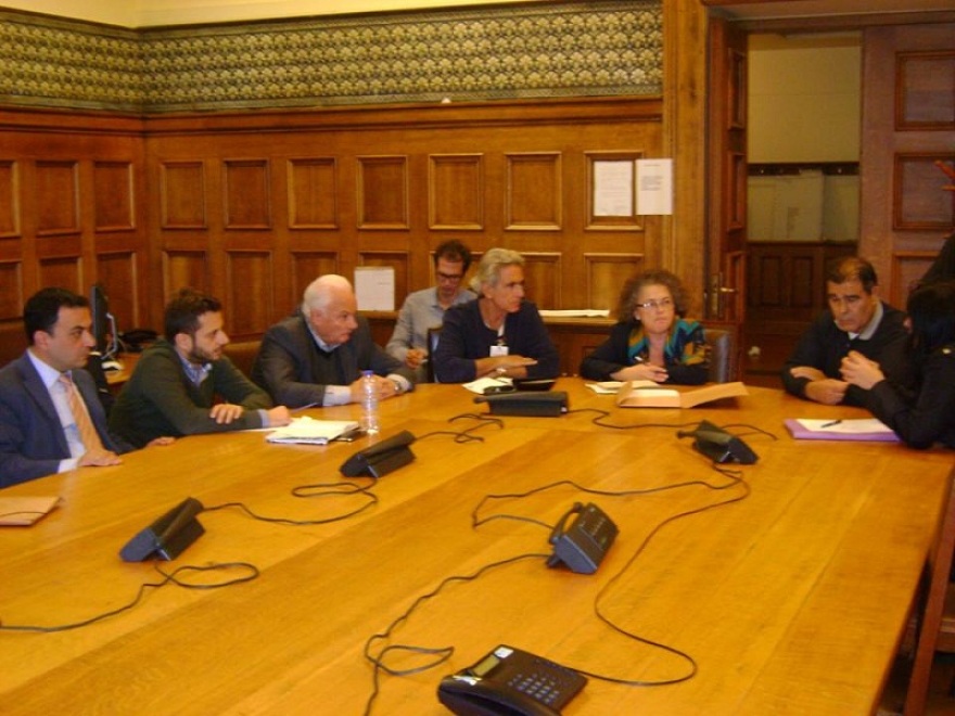 Στη Βουλή η υπόθεση των 72 οικογενειών στη Νέα Μάκρη που η Εκκλησία διεκδικεί την περιουσία τους