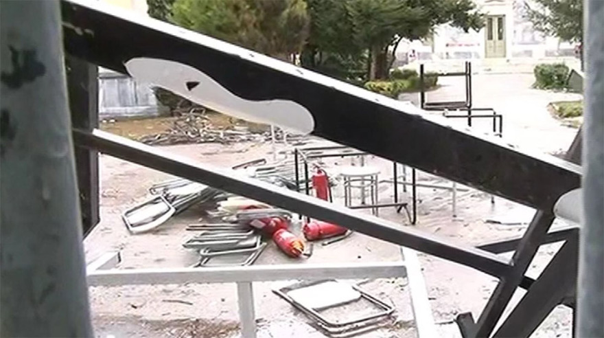 Τσίπρας - Μητσοτάκης: Μάχη στα αποκαΐδια της... Γκόθαμ Σίτι