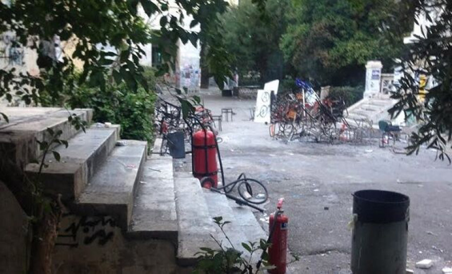 Τσίπρας - Μητσοτάκης: Μάχη στα αποκαΐδια της... Γκόθαμ Σίτι