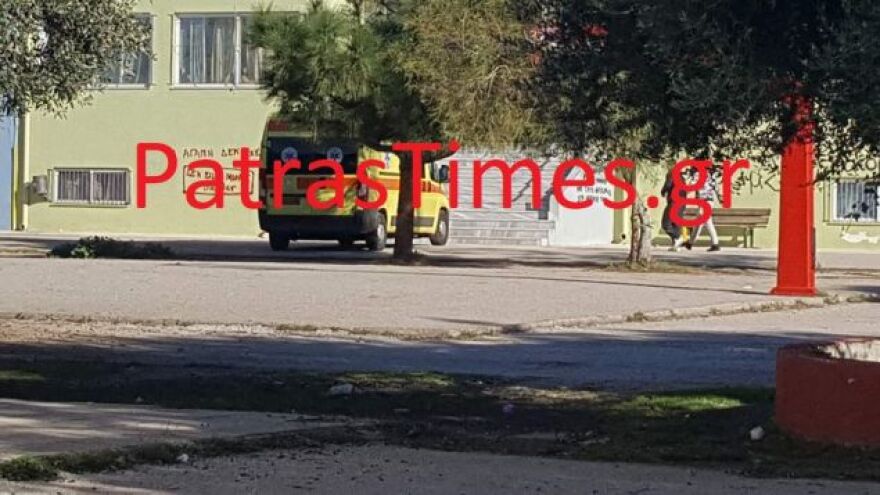 Πάτρα: Τσακωμός για τις ομάδες πίσω από το μαχαίρωμα στο Λύκειο - Εκτός κινδύνου ο τραυματίας 