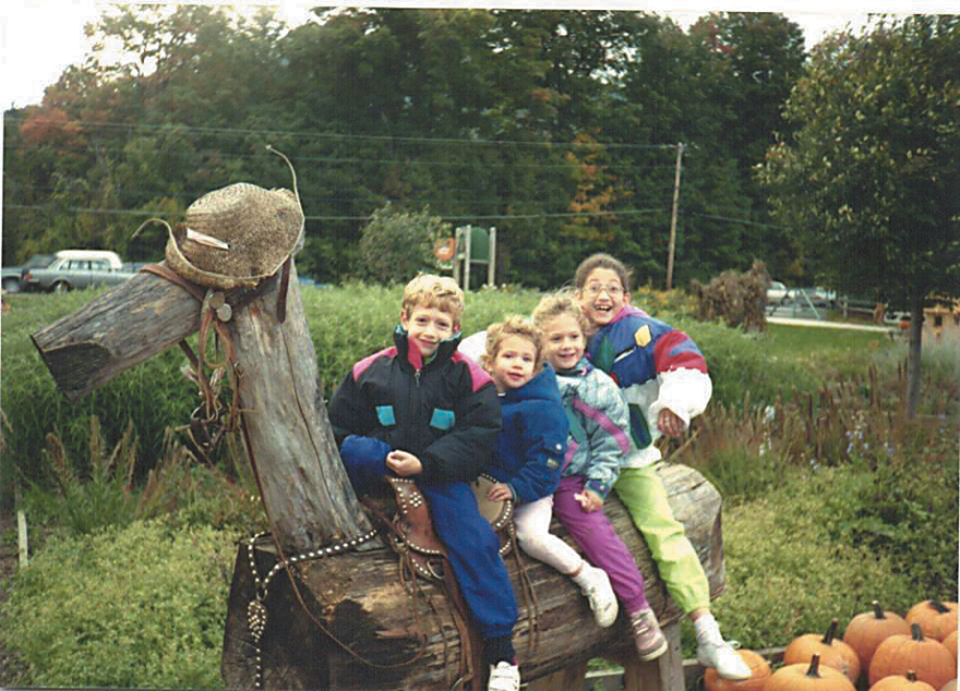 Ντόνα Ζούκερμπεργκ: Η αδελφή του Mr Facebook διδάσκει... Αρχαία Ελληνικά