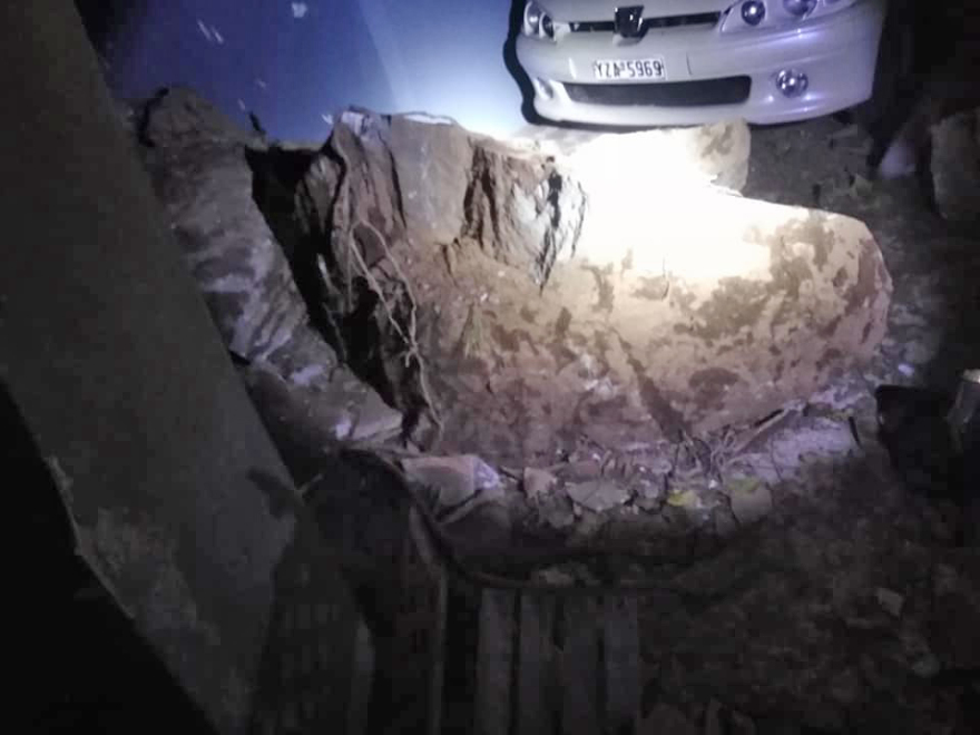 Λέσβος: Νύχτα τρόμου στο Πλωμάρι από κατολισθήσεις βράχων - Κινδύνεψαν ζωές