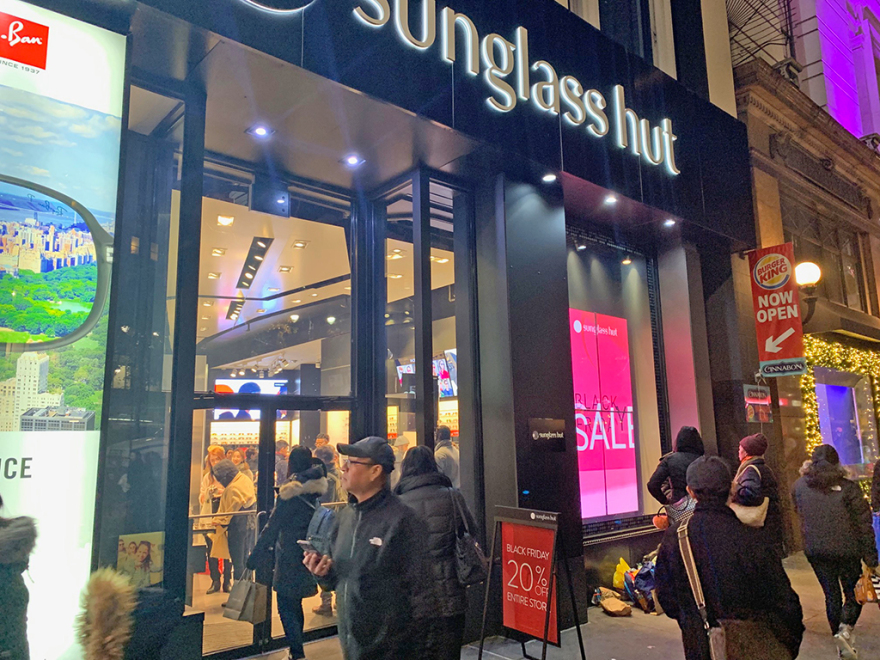 Νέα Υόρκη: Καταναλωτικό αμόκ στην αυθεντική Black Friday