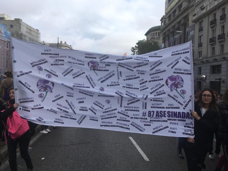 Ισπανία: Χιλιάδες πολίτες διαδήλωσαν για τη βία κατά των γυναικών