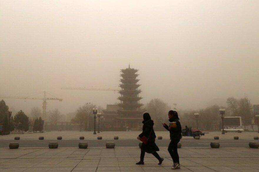 Βίντεο: Σφοδρή αμμοθύελλα στην κινεζική πόλη Zhangye