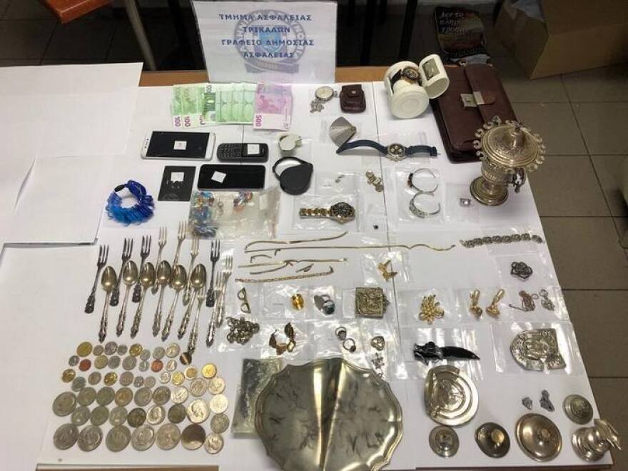 «Πλοκάμια» μέχρι το Καρπενήσι είχε «απλώσει» η συμμορία με τους πίνακες και τα τιμαλφή