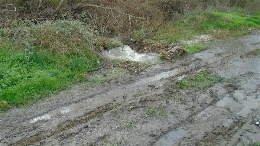 Ρέει σαν... ποτάμι η λυματολάσπη στα Ιωάννινα - «Πρόκειται για περιβαλλοντικό έγκλημα», λέει ο Δήμος Ζίτσας