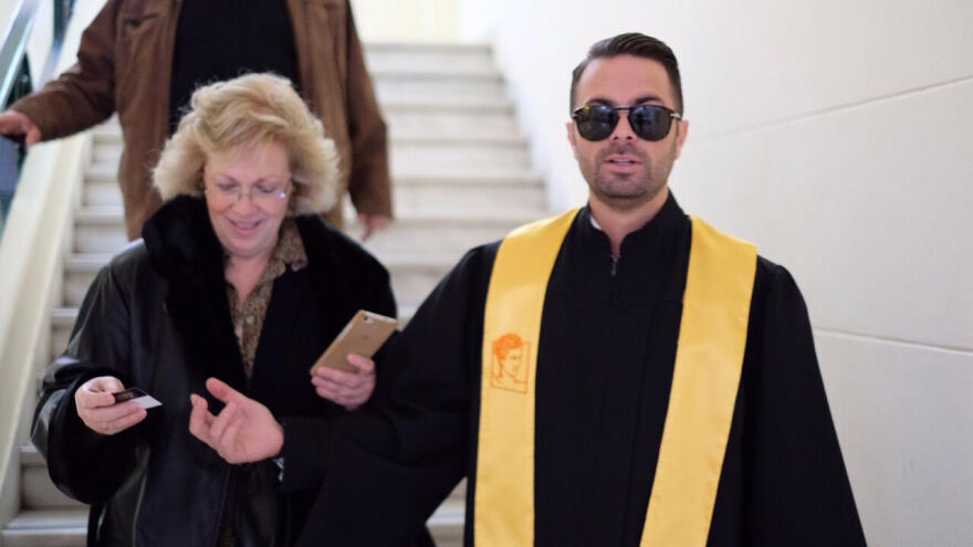 Ο Ηλίας Βρεττός πήρε το πτυχίο του 