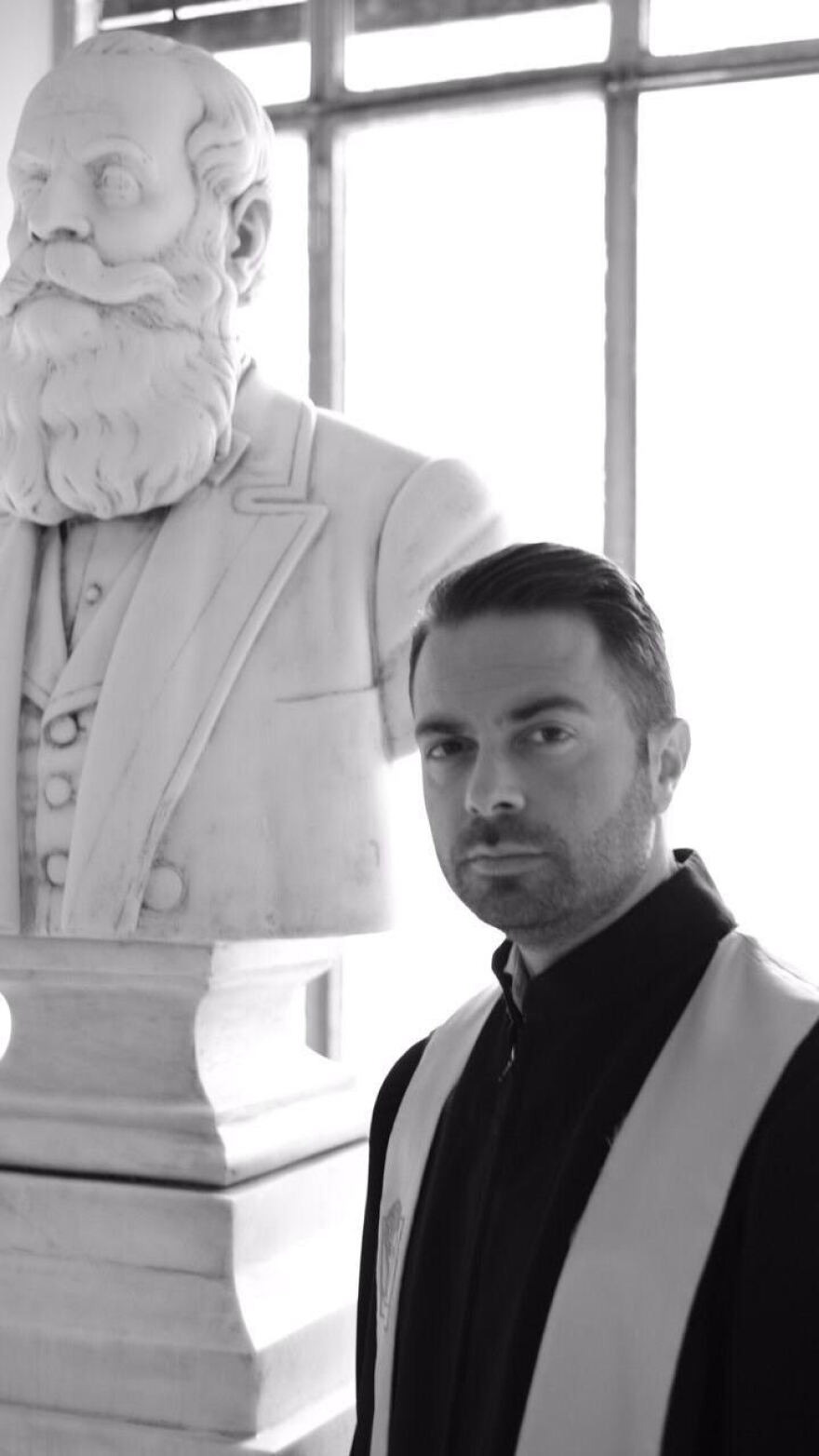 Ο Ηλίας Βρεττός πήρε το πτυχίο του 