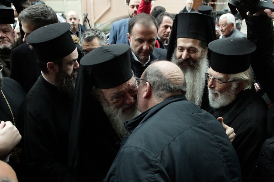  Ασπασμοί και... συμπάθεια Ιερώνυμου με τον Νίκο Φίλη - Φωτογραφίες