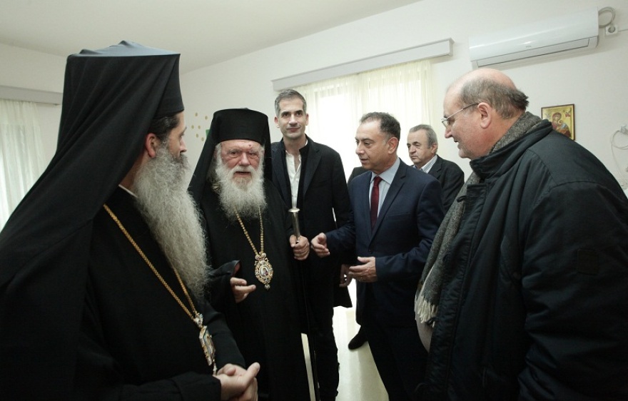  Ασπασμοί και... συμπάθεια Ιερώνυμου με τον Νίκο Φίλη - Φωτογραφίες