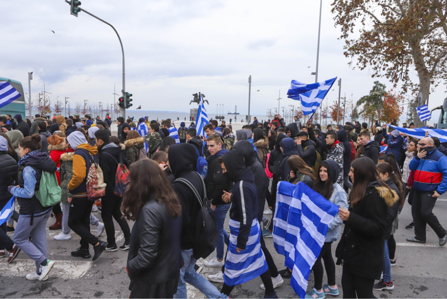 Στους δρόμους για το Μακεδονικό μαθητές στη Βόρεια Ελλάδα παρά τις αντιδράσεις