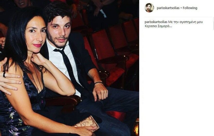 Ο «Μανωλάκης» του «Καφέ της Χαράς» ποζάρει με την τηλεοπτική του μητέρα