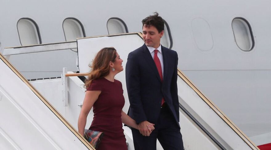 Άρωμα γυναίκας στη G20: Η εντυπωσιακή Μελάνια, η σικ Μπριζίτ Μακρόν και η λαμπερή Πρώτη Κυρία της Αργεντινής