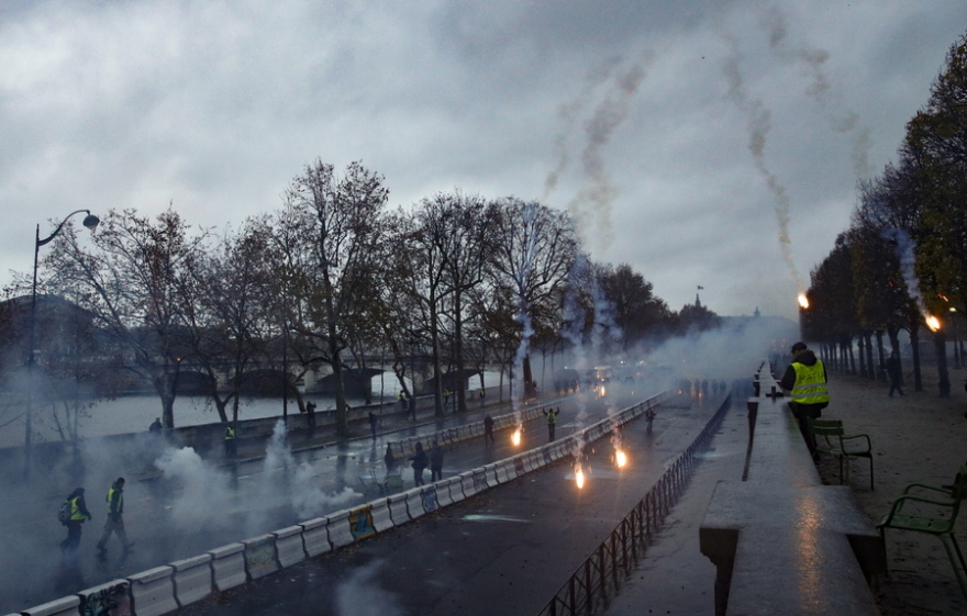 «Κίτρινα Γιλέκα»: Σοκάρει ο νέος απολογισμός των επεισοδίων - 133 οι τραυματίες, σχεδόν 400 οι συλλήψεις!