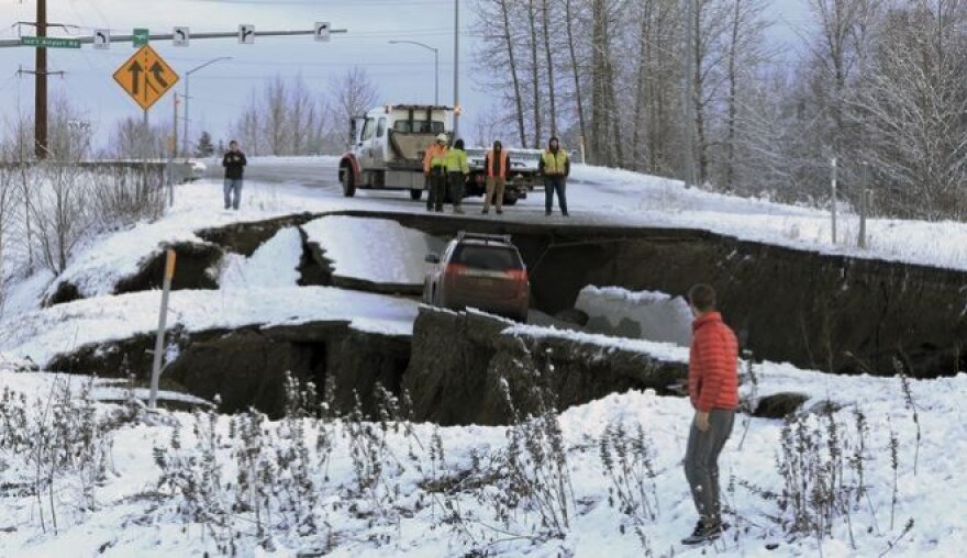 Αλάσκα: Εικόνες απόλυτης καταστροφής μετά τα 7,2 Ρίχτερ
