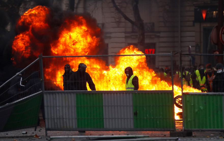 «Κίτρινα Γιλέκα»: Σοκάρει ο νέος απολογισμός των επεισοδίων - 133 οι τραυματίες, σχεδόν 400 οι συλλήψεις!