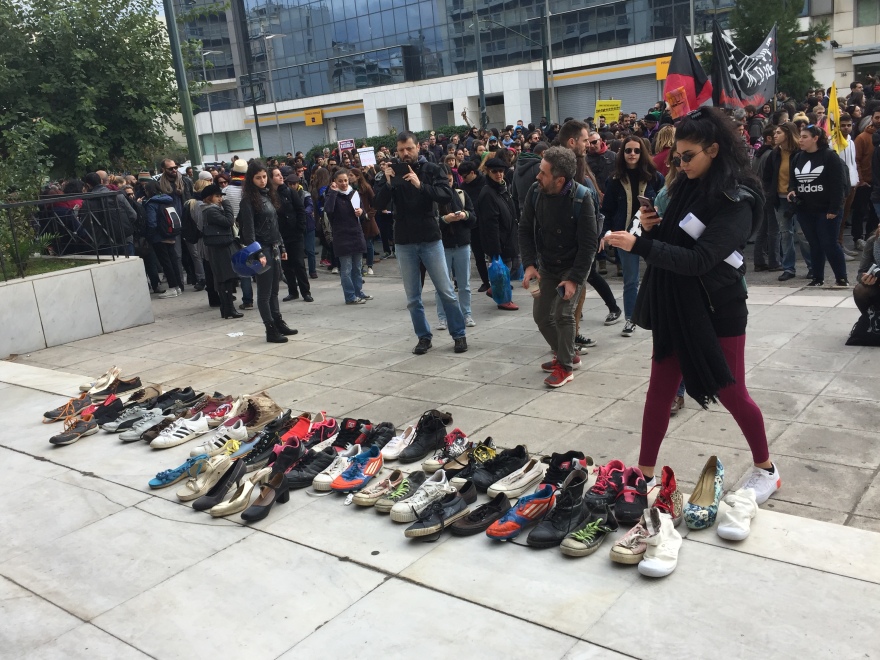 Συγκέντρωση διαμαρτυρίας για τον Ζακ Κωστόπουλο έξω από τη ΓΑΔΑ