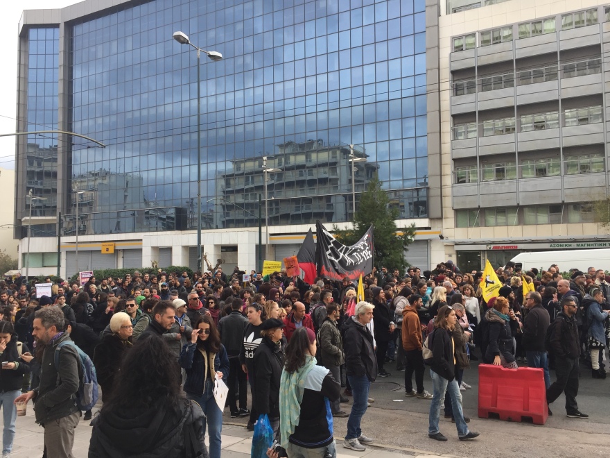 Συγκέντρωση διαμαρτυρίας για τον Ζακ Κωστόπουλο έξω από τη ΓΑΔΑ