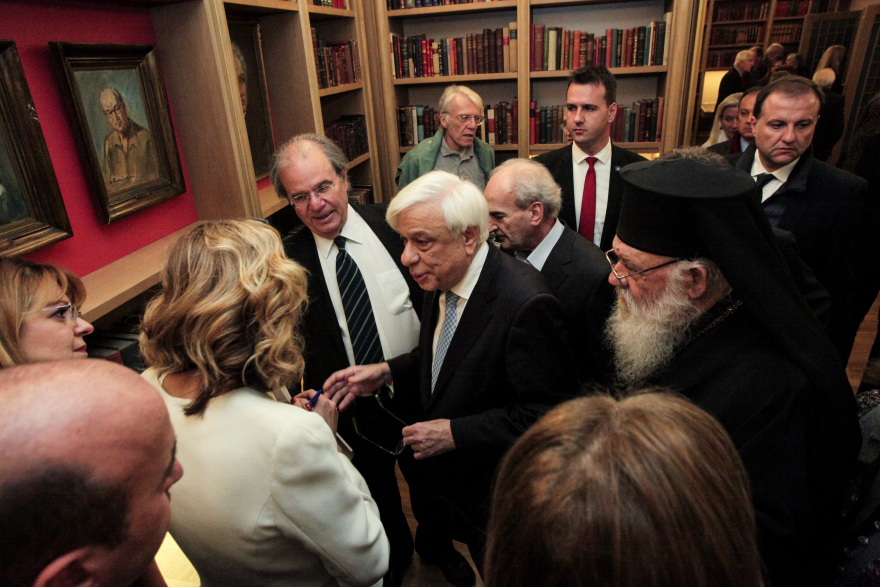 Εγκαινιάστηκε παρουσία Παυλόπουλου η βιβλιοθήκη της ΕΣΗΕΑ