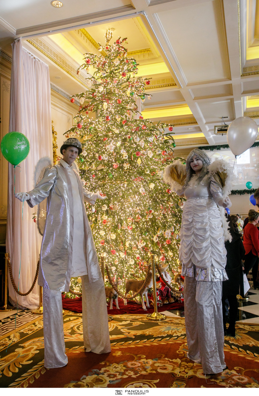 Η «Μεγάλη Βρεταννία» φόρεσε τα γιορτινά της - Λαμπερή η φωταγώγηση του χριστουγεννιάτικου δέντρου