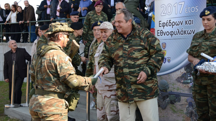 Κωσταράκος: Ο Καμμένος δεν έχει κανένα δικαίωμα να φορά τη στρατιωτική στολή 