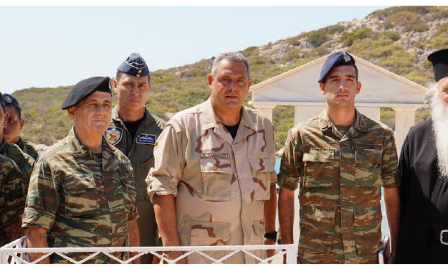 Κωσταράκος: Ο Καμμένος δεν έχει κανένα δικαίωμα να φορά τη στρατιωτική στολή 