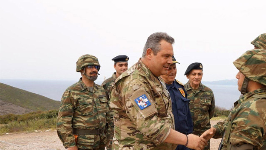 Κωσταράκος: Ο Καμμένος δεν έχει κανένα δικαίωμα να φορά τη στρατιωτική στολή 