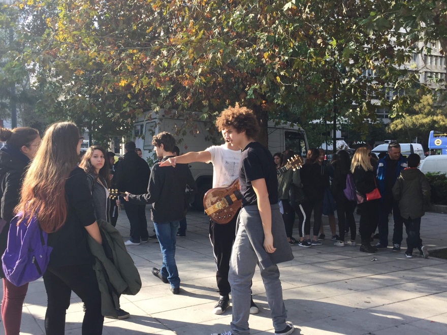 Μουσική διαμαρτυρία στο Σύνταγμα από μαθητές: «Η κυβέρνηση υποβαθμίζει τα καλλιτεχνικά σχολεία»