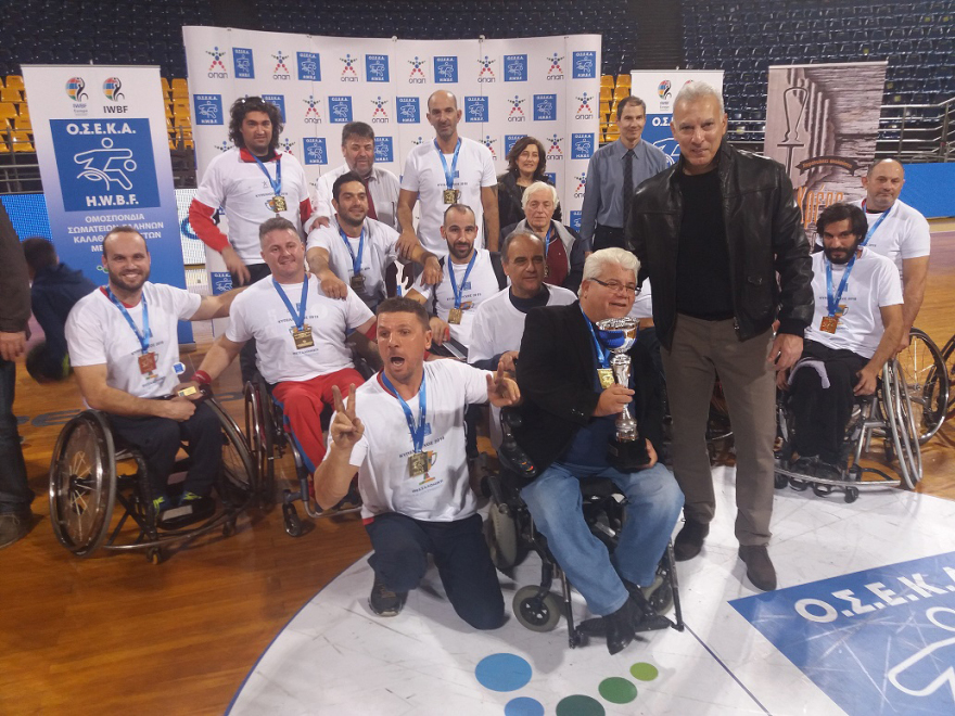 Η Πλατεία Συντάγματος μεταμορφώθηκε σε γήπεδο μπάσκετ από τον ΟΠΑΠ για το «2ο Ηοpe Streetball» της ΟΣΕΚΑ