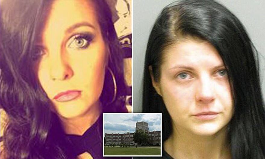 Καθηγήτρια ισπανικών κατηγορείται για αποπλάνηση μαθητή και παραδόθηκε στην αστυνομία