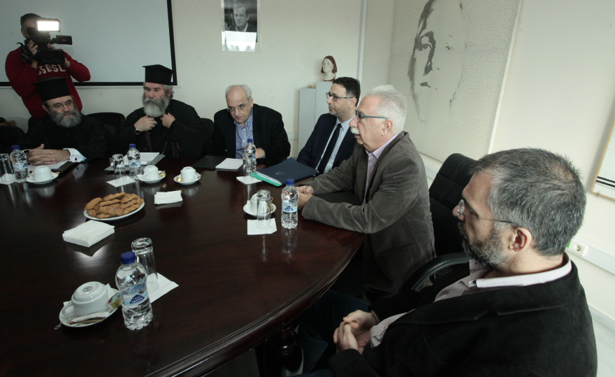 Γαβρόγλου: Οι κληρικοί επιμένουν να πληρώνονται από το δημόσιο 