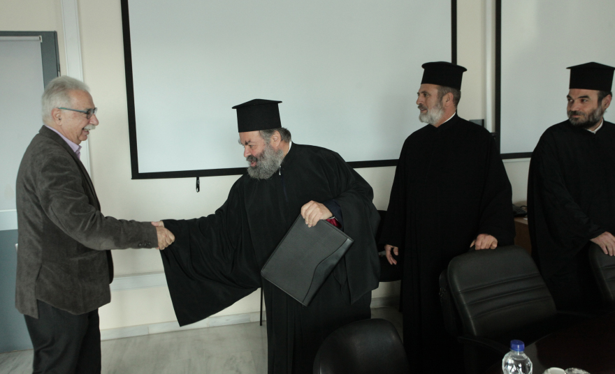 Γαβρόγλου: Οι κληρικοί επιμένουν να πληρώνονται από το δημόσιο 