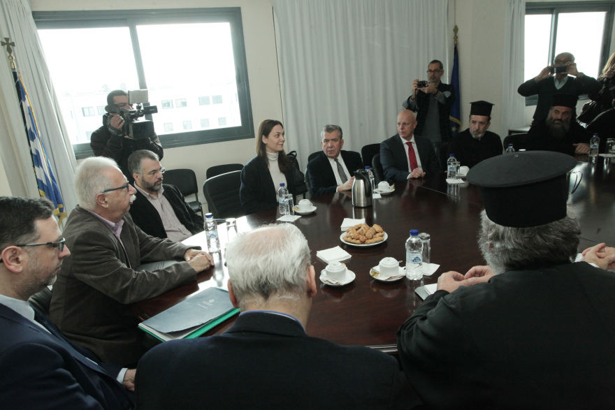 Γαβρόγλου: Οι κληρικοί επιμένουν να πληρώνονται από το δημόσιο 