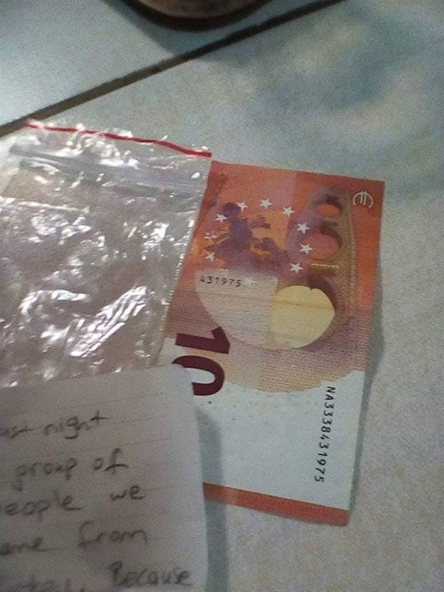 Μετανάστες στον Έβρο πήραν ξύλα από κλειστό καφενείο για να ζεσταθούν και άφησαν 10 ευρώ 