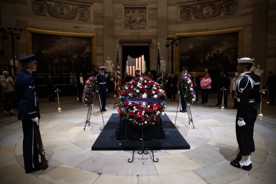 Στις ΗΠΑ οι ηγέτες του κόσμου για την κηδεία του Τζορτζ Μπους