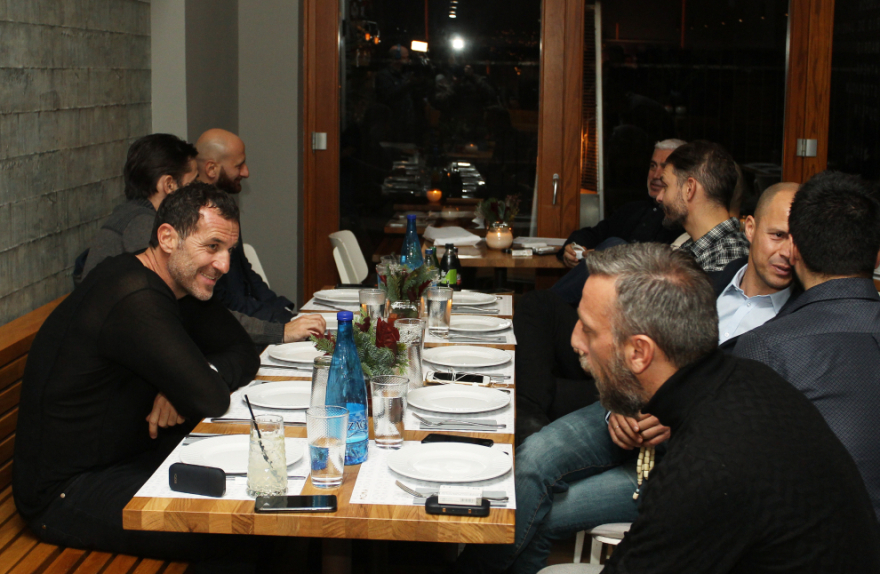 Οι Legends 2004... τα είπαν στο μαγαζί του Σεϊταρίδη