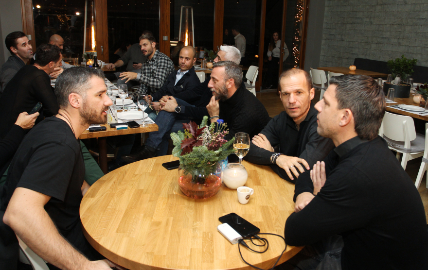 Οι Legends 2004... τα είπαν στο μαγαζί του Σεϊταρίδη