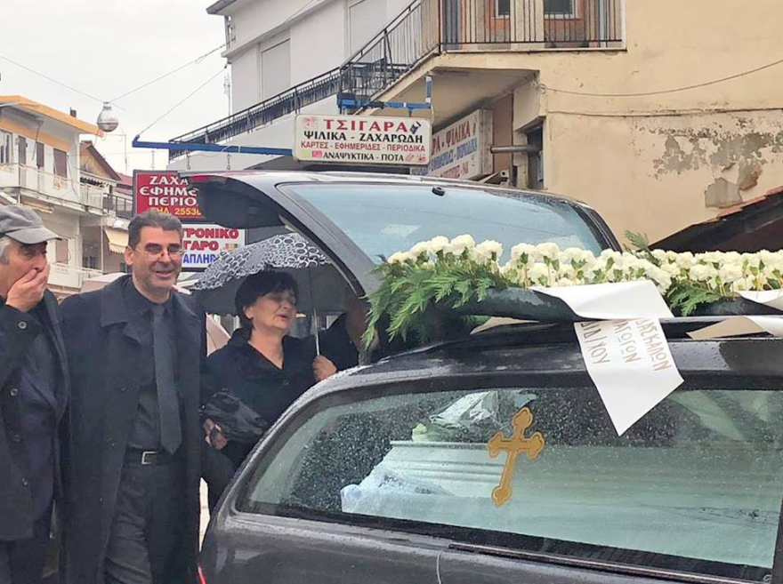 Θρήνος στο Διδυμότειχο: Ράγισαν καρδιές στο τελευταίο αντίο στην 21χρονη Ελένη