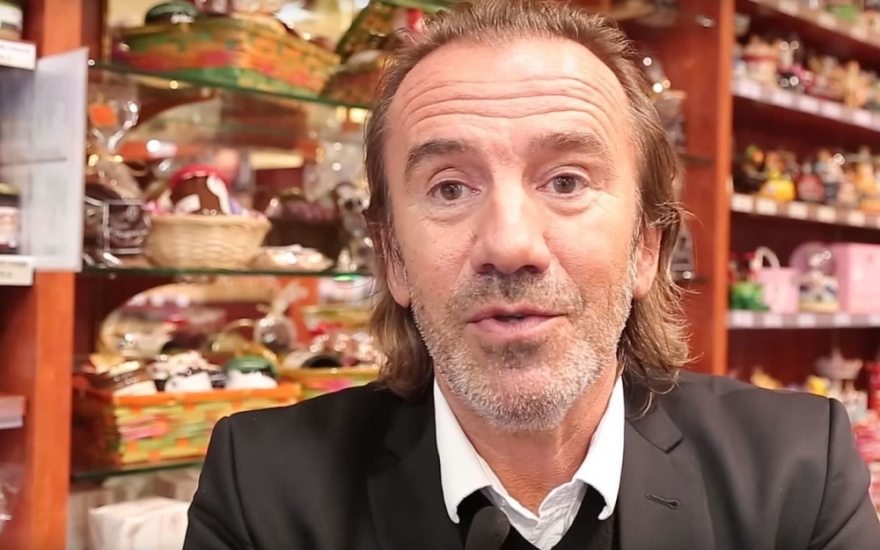 «Με απειλούν τα Κίτρινα Γιλέκα» δηλώνει ο ανιψιός της Mπριζίτ Μακρόν