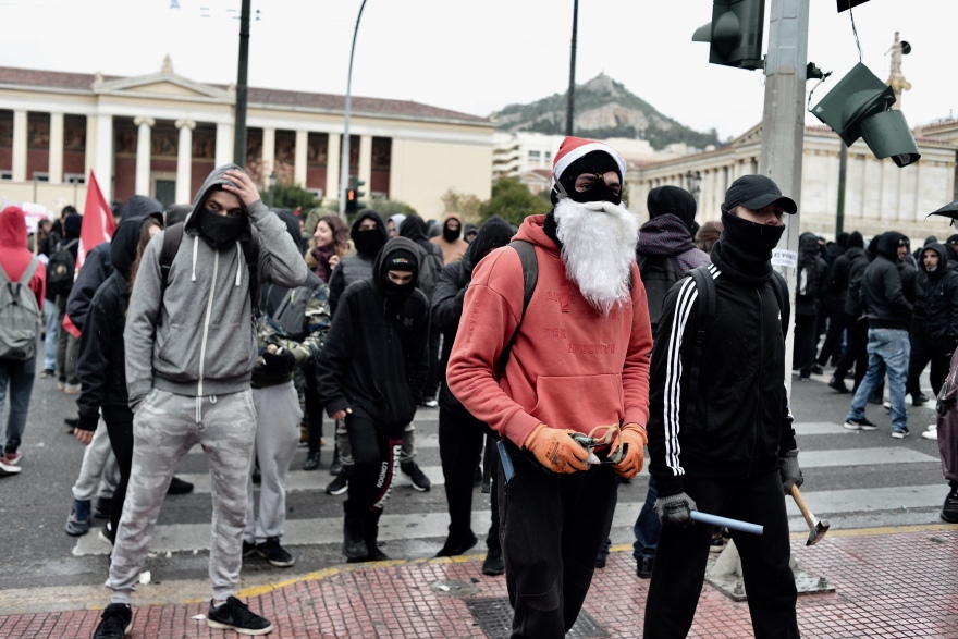 Επεισόδια στο κέντρο στην πορεία για τον Αλέξη Γρηγορόπουλο